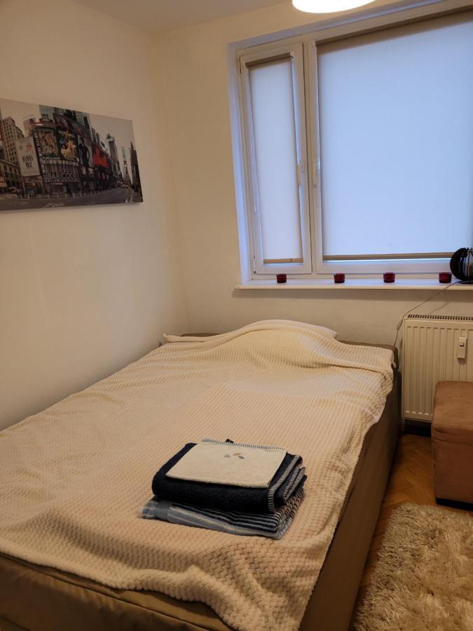 Filmowy Zoliborz Apartment Varşovia Exterior foto